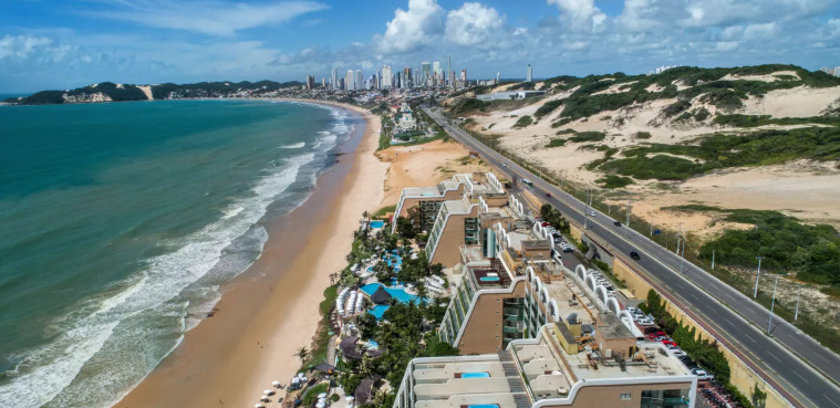 A rede hoteleira de Natal, uma das mais fortes do Nordeste, também se beneficia da praia de Ponta Negra completamente renovada.