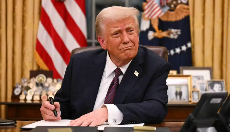 O presidente Donald Trump afirmou ainda que o fármaco deveria ser utilizado apenas em situações em que fosse “clinicamente necessário”, como no caso de febre.