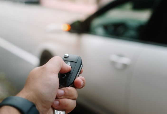 Um momento interessante e estratégico para negociar seu novo carro é o fim do mês quando as concessionárias e vendedores trabalham com metas de vendas mensais.