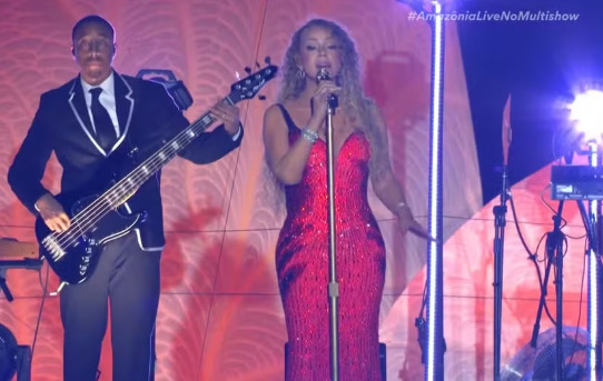 O show grandioso sobre as águas do rio Guamá, em Belém, foi realizado em um palco flutuante com formato de vitória-régia. Entre as atrações estiveram Mariah Carey, Dona Onete, Joelma, Gaby Amarantos e Zaynara.