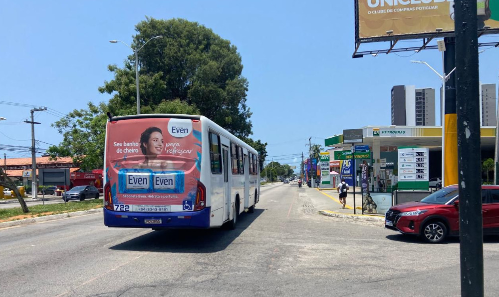 Avenida Engenheiro Roberto Freira, uma das vias principais da zona Sul de Natal.