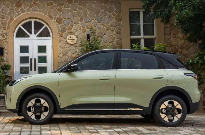 Frenagem autônoma de emergência, leitores de faixa, seis airbags de série e central multimídia com tela sensível ao toque, compatível com os principais sistemas de conectividade são algumas das tecnologias trazidas pelo modelo.