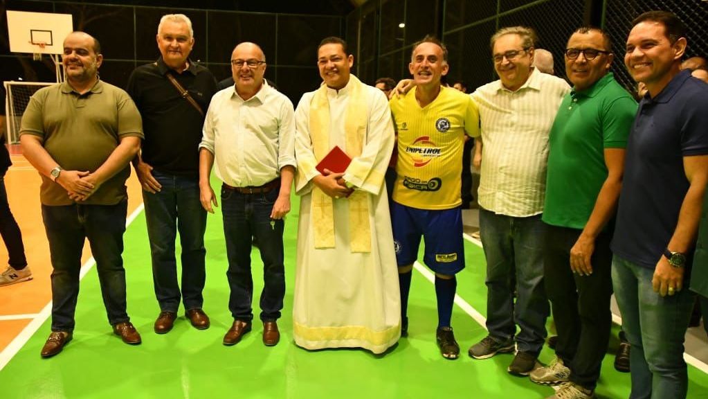 Autoridades comparecem a inauguração