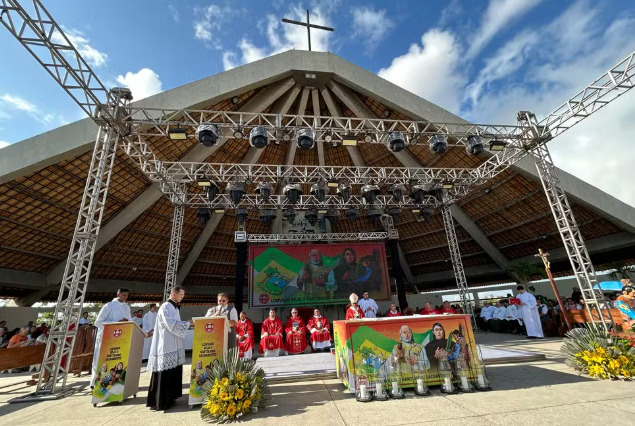 Momento de missa solene em homenagem aos Mártires de Cunhaú e Uruaçú.