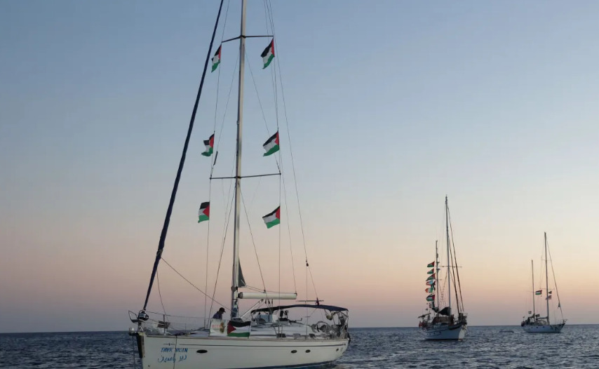 O grupo fazia parte da flotilha Global Sumud, interceptada por forças israelenses quando navegava em direção à Faixa de Gaza com o objetivo de levar ajuda humanitária.