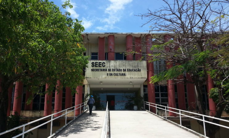 A governadora Fátima Bezerra sancionou, nesta terça-feira (7), a Lei nº 794/2025, que institui o novo Plano de Cargos, Carreira e Remuneração (PCCR) dos servidores administrativos da rede estadual de ensino.