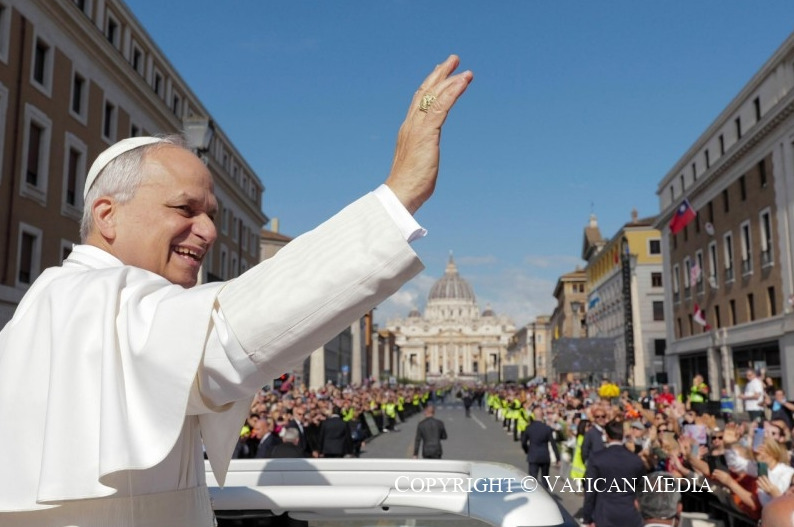 O encontro entre Lula e o Papa abordou questões humanitárias, ambientais e de justiça social, temas que têm sido prioridade para ambos os líderes. Imagem: Vatican Media