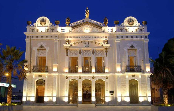 O concerto no Teatro Alberto Maranhão promete ser uma experiência única, unindo a tradição coral do Senado Federal à sonoridade da Filarmônica da UFRN. Imagem redes sociais TAM.
